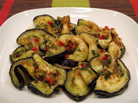 Echamos sal al gusto a las berenjenas y las colocamos boca arriba sobre la bandeja del horno, echamos un poco de aceite por encima y horneamos a 180ºc durante 40 minutos. Tres Arándanos: Dieta Limpia, Casa Limpia, Planeta Limpio ...