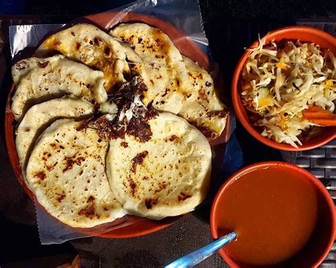 Como todo un salvadoreño trabajarás muy duro cocinando las mejores pupusas de el salvador, ven y ayuda a nuestros amigos a cumplir su. El Salvador, ecco le Pupusas: un piatto tipico per ...