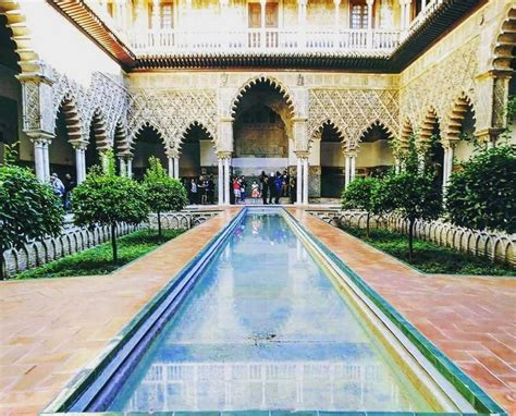 التحفة المعمارية الإسلامية في قصر المورق في اشبيليا | تورنا