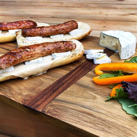 Hot dog sur baguette à la saucisse fromage bleu - Pol-O-Bic - Mets cuisinés