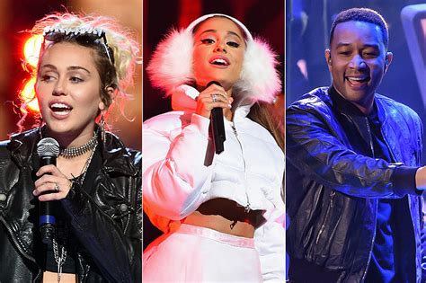 Celebrity Christmas 2016 Photos Miley Cyrus Ariana Grande More