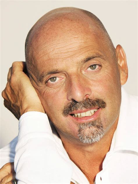 Se non hai la fede vai fuori di testa, il pendolino del dolore ti sconquassa. Foto di Paolo Brosio