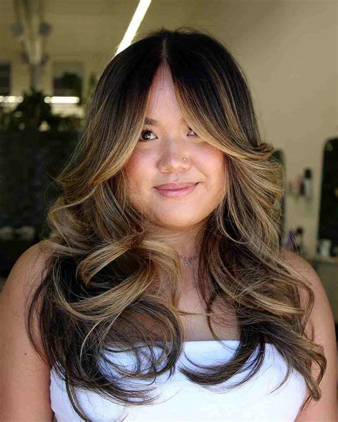 27 Most Flattering Long Hairstyles For Round Faces 2022 Trends