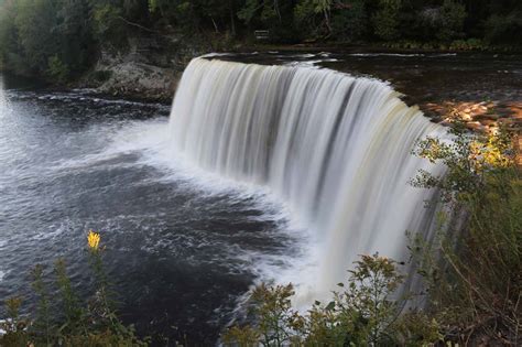 Tahquamenon Falls The Largest Scenic Waterfall In Michigan