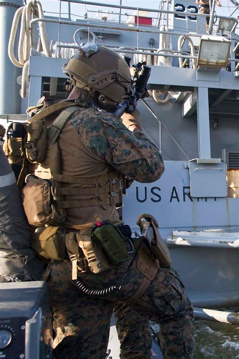 A Recon Marine With The Maritime Raid Force 22nd Marine Nara And Dvids