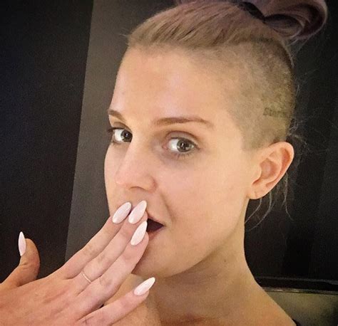 Kelly Osbourne Grosses Out Fans By Sharing Picture Of Camel Toe Being Touched Daily Star