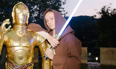 Brie Larson Becomes A Jedi At Special ‘star Wars Screening Brie Larson Star Wars Just