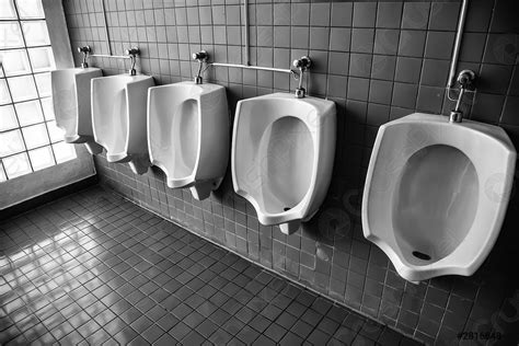 10 Annoying Things Happening In Male Public Toilets Il Sanitario