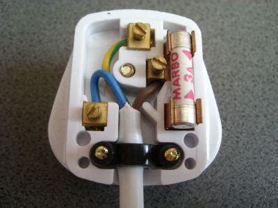 Wiring a uk plug (+why its the worlds safest). Household Electricity - cells, batteries, alternating ...
