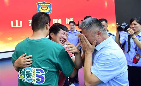 Parents In China Reunited With Their Abducted Son After Years