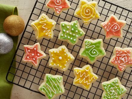 Trisha yearwood's favorite kitchen appliance says everything about how she entertains: Trisha Yearwood Christmas Bell Cookies/Foodnetwork. - New ...