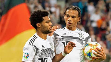 He is one of the best wingers in the world and has done endorsement work for popular brands like nike. Bayern Monachium Sane - Leroy Sane Bayern Munich On ...