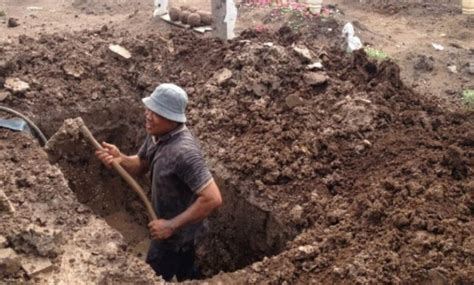 Geger penampakan pocong di tangerang ahli spiritual bilang. Paling Keren 24+ Gambar Penampakan Pocong Di Kuburan ...