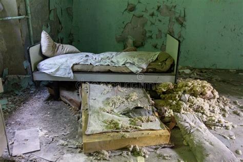 Hôpital Psychiatrique Abandonné Image stock Image du médical fond