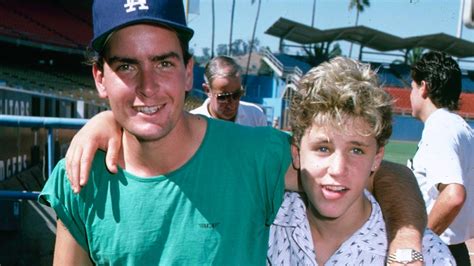 Charlie Sheen Denies Raping Teenage Corey Haim 30 Years Ago Huffpost Null