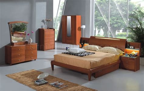 The advantage of contemporary design. Light Cherry Finish Contemporary Bedroom Set