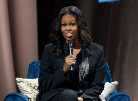 Michelle Obamas Memoir Becoming Sells 14m Copies In Week