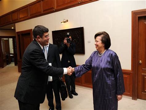 Malaysian_central_bank_governor_tan_sri_dr._zeti_akhtar_aziz.jpg ‎(122 × 171 pixels, file size: Campaigning for change : Asialink