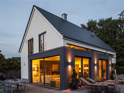 Die baubetreuung kreß ist ihr baupartner in der region mainz und umgebung für schlüsselfertig und speziell nach ihren vorstellungen realisierte wohnträume. Haus Vettel: Baumeister-Haus - Fertighaus | Hausbauhelden ...