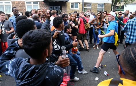 Six Stabbed At Notting Hill Carnival As 440 Are Arrested Metro News