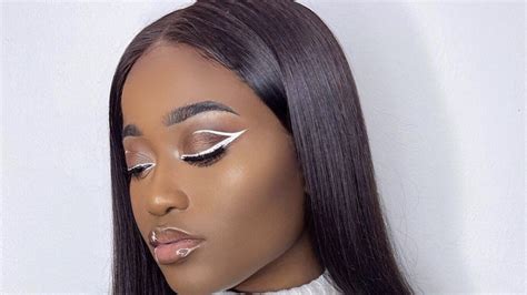6 White Eyeliner Looks That You Have To Try This Winter