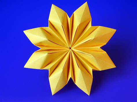 Se ti piace origami crown, potrebbero piacerti anche queste idee. Origami poesie di carta: Fiore Octopetalus
