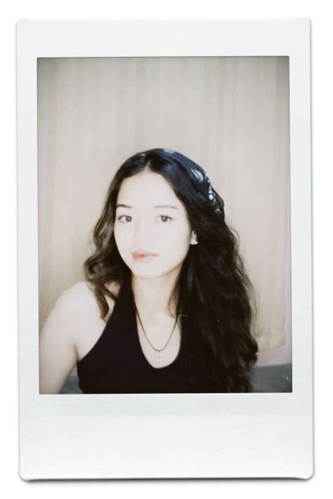 Polaroid Selfie Pose Ideas Sheena Marie Akira 90s Inspired Polaroid Ideas Polaroid