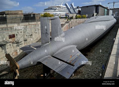 redoutable premier snle sous marin nucléaire de la marine française à la cité de la mer musée