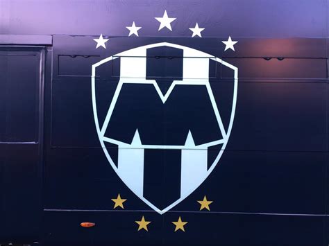 Club de fútbol monterrey, often known simply as monterrey or their nickname rayados, is a mexican professional football club based in monterrey, nuevo león which currently plays in liga mx, the top tier of mexican football. Salen autobuses de Rayados para el desfile con toda la ...