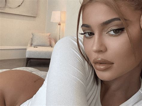 Kylie Jenner Trolls Drake After Leaked Side Piece Song Drama Crumpe