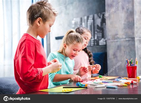 Niños Jugando Con Plastilina Fotografía De Stock © Dmitrypoch