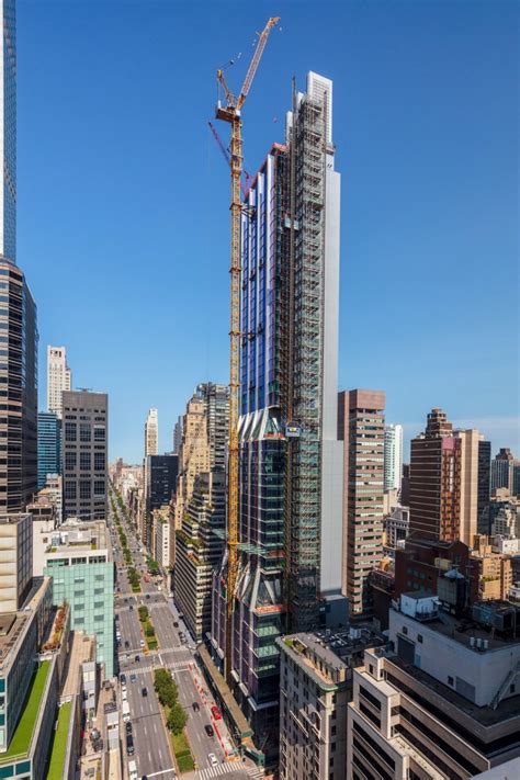 The 41 Storey Office Building Occupies A Full Block On Park Avenue In