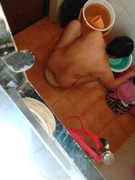 Aunty Bathing Under Hidden Cam Porn Com