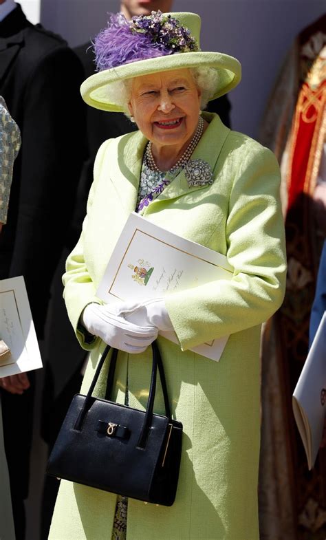 Queen Elizabeth Ii Ihre Berühmtesten Looks Brigittede