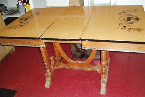Did you know you can clean and refurbish a vintage porcelain enamel table top using a battery powered sander? Looks like my grandmother's table ENAMEL TOP KITCHEN TABLE ...
