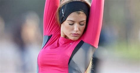 fashion modelling kj amy willerton shows off her impeccably toned abs for an outdoor work out