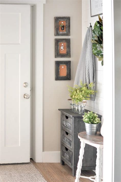 28 Best Small Entryway Decor Ideas And Designs For 2020