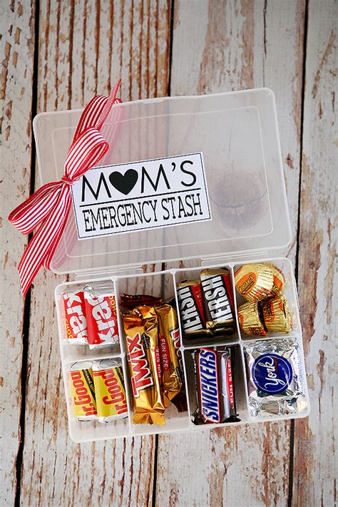 Even inexperienced crafters can create a simple and thoughtful homemade gift for mom's birthday. Homemade Mother's Day Gifts - Crazy Little Projects