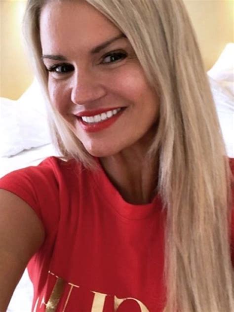 Welcome to the official facebook for kerry katona. Kerry Katona shows off abs in tiny crop top after joining Celebs Go Dating | Top News Wood