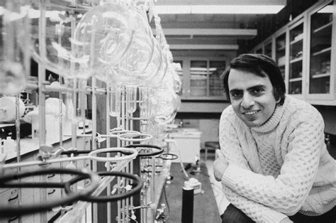 Carl Sagan Biografía Y Resumen De Sus Aportes A La Ciencia