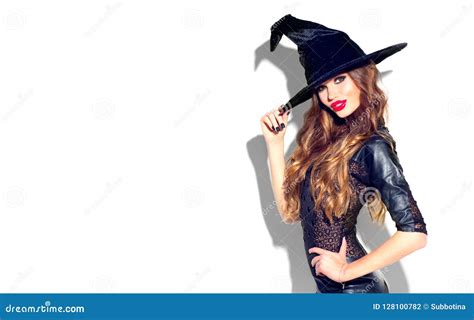 Halloween Sexy Hexe Mit Hellem Feiertagsmake Up Schöne Junge Frau Die Im Hexenkostüm über Weiß