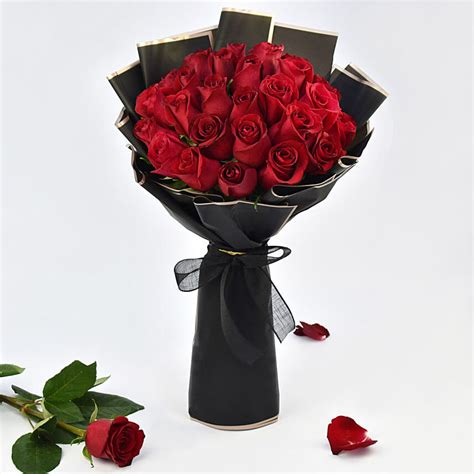 Online 35 Red Roses Hand Bouquet T Delivery In Qatar Fnp