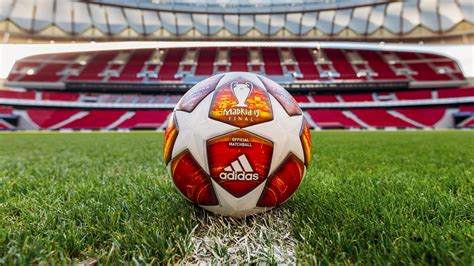 Ikutilah europa league 2020/2021 untuk skor langsung, hasil akhir, jadwal pertandingan dan peringkat! La Champions si fa arancione: ecco il pallone della finale ...