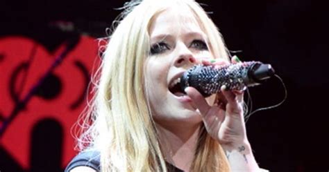 Avril Lavigne Speaks Out About Lyme Disease Diagnosis Herie