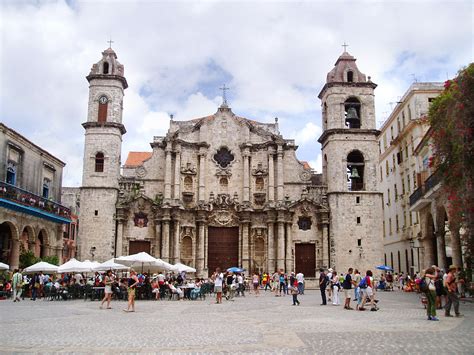 Plaza De La Catedral En La Habana