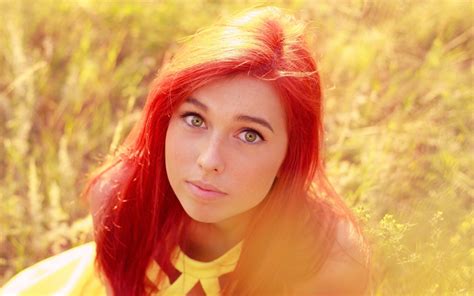 デスクトップ壁紙 面 屋外の女性 赤毛 モデル ポートレート 長い髪 緑の目 ピンク 肌 女の子 美しさ スマイル