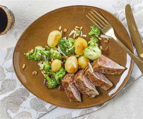 Recept Kalfssnede Met Aardappelpannetje En Broccoli Colruyt Collectandgo