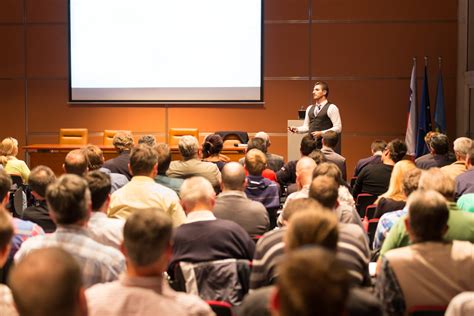 Finding The Right Keynote Speaker For Your Event In Calgary The