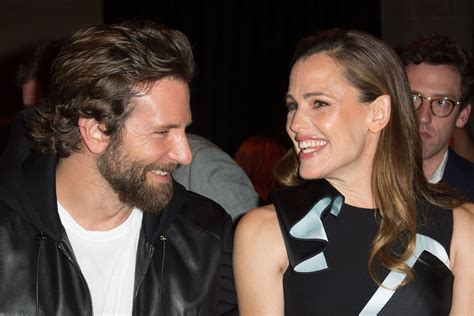 LAS ROSAS - www.lasrosas.com.ar - BOMB! BRADLEY COOPER Y JENNIFER