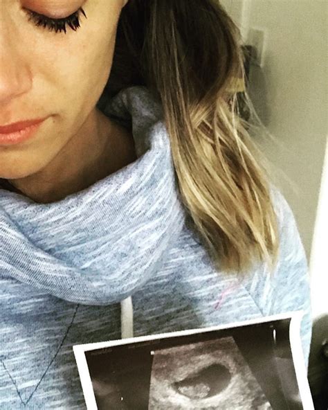 Jana Kramer Suffers Miscarriage I Just Dont Want To Feel Alone